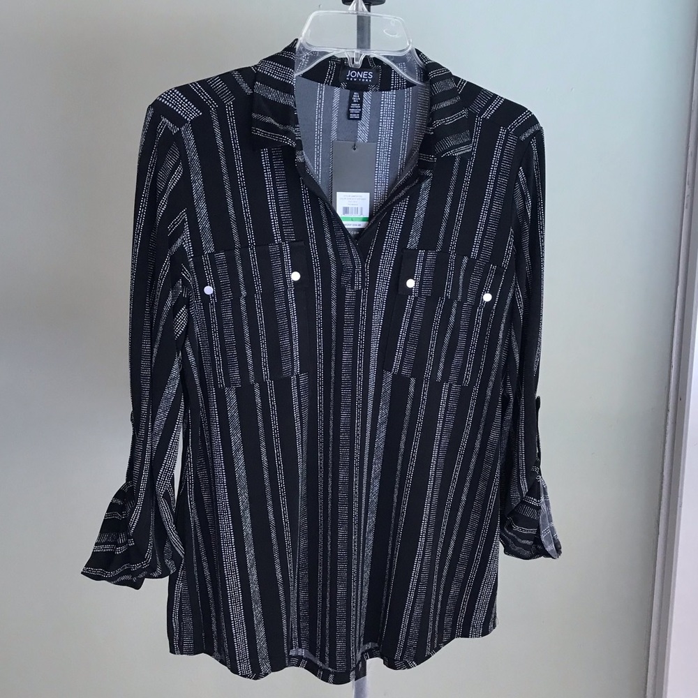 NWT JONES NEW YORK v-neck blouse